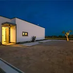 Villa Aura