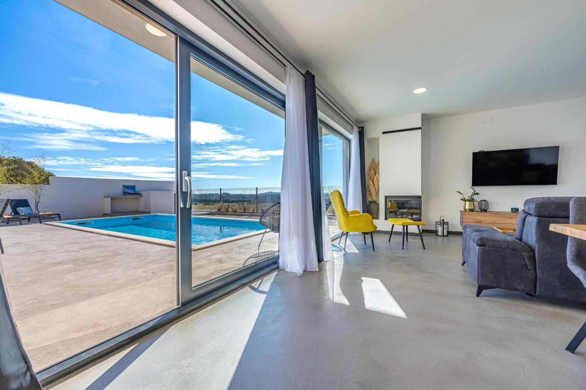 Villa Aura *