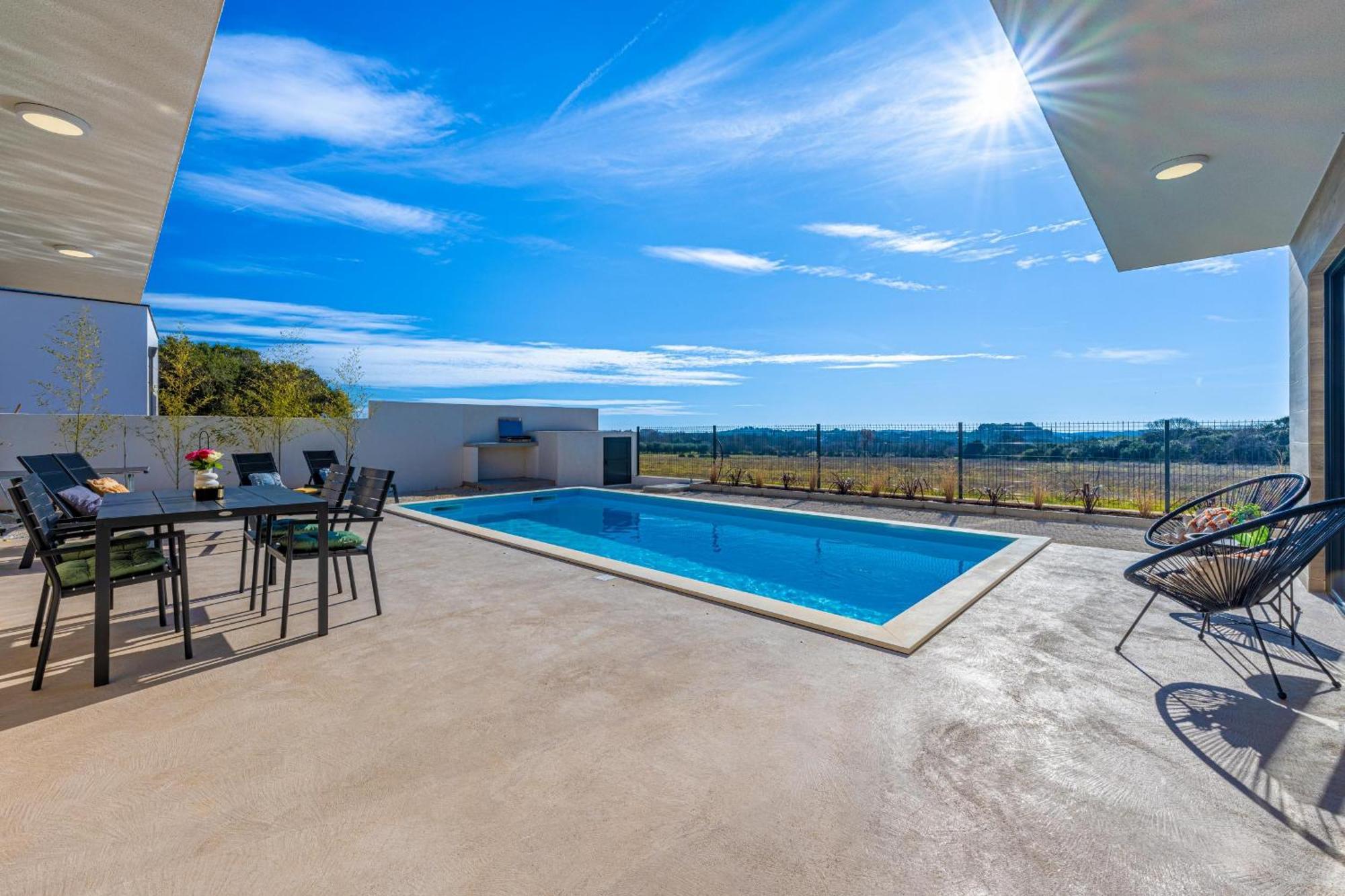 Villa Aura