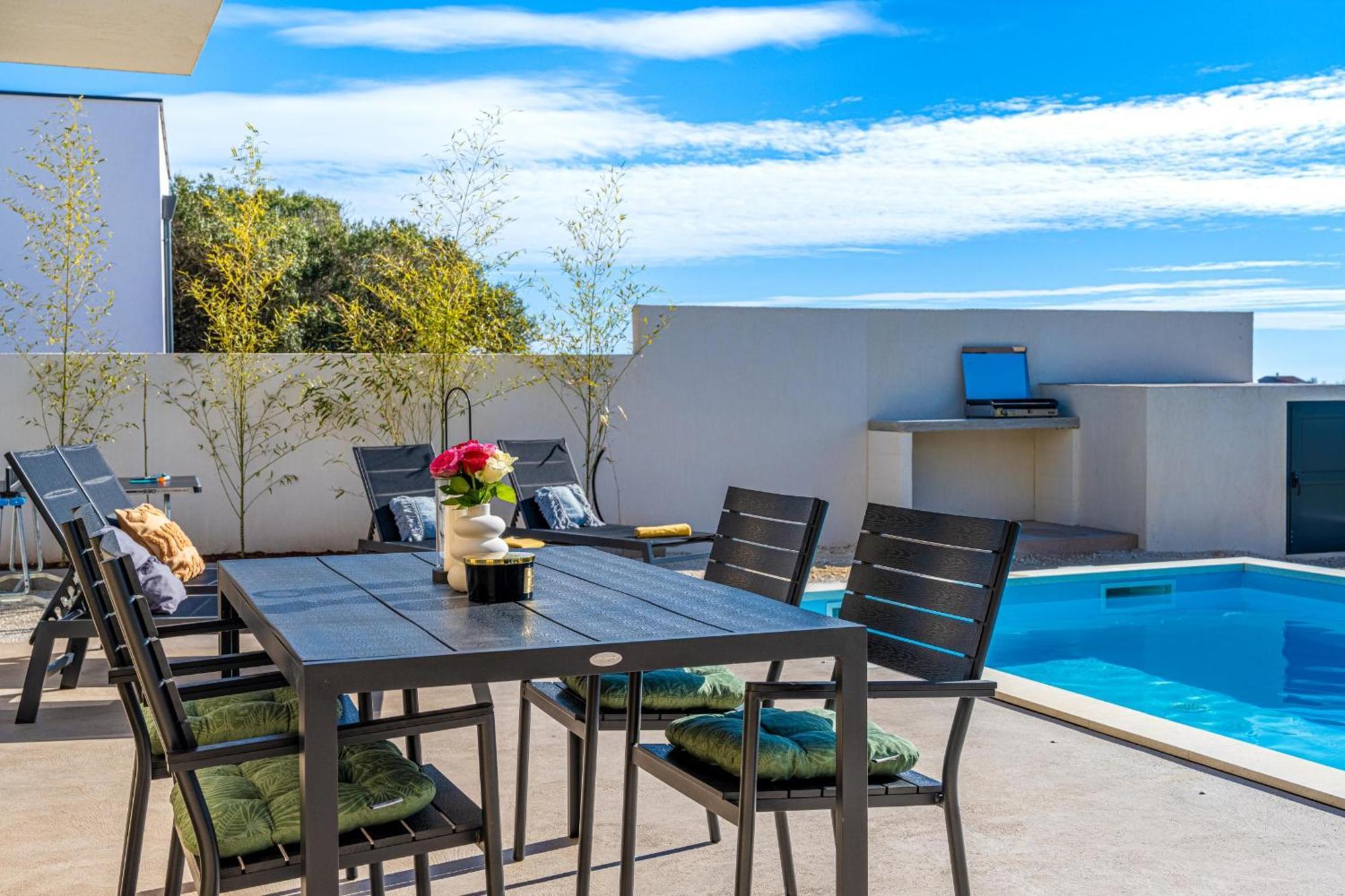 Aura Villa
