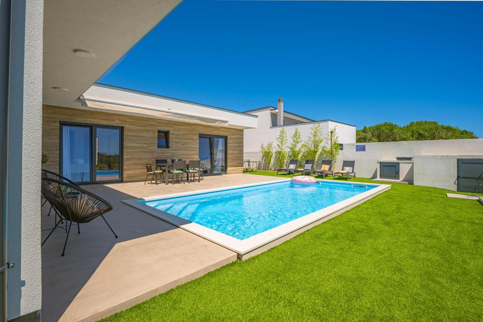 Aura Villa